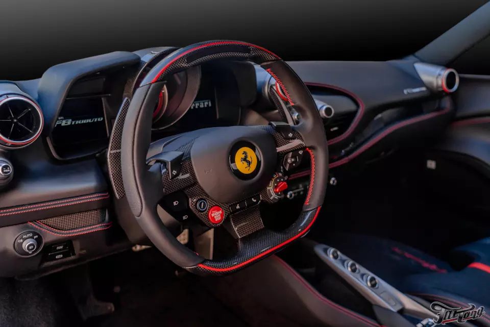Ferrari F8 Tributo. Оклейка кузова в глянцевый полиуретан Llumar!